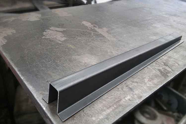 corte y plegado en chapa SAE 1010/20